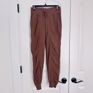 lululemon athletica women’s dance studio mid-rise jogger, roasted brown - size 4
